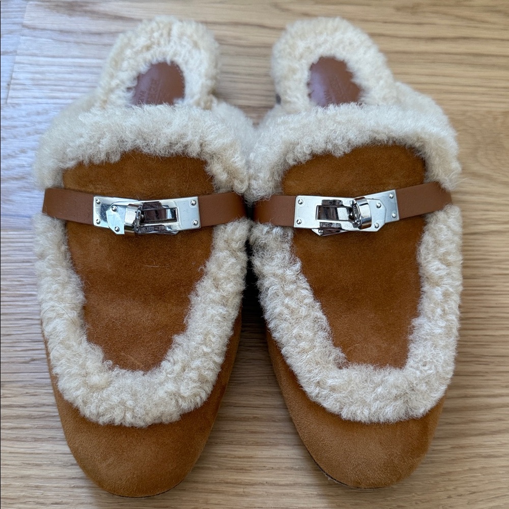 Hermès Cream Suede Shearling Slippers - Picture 4 of 13
